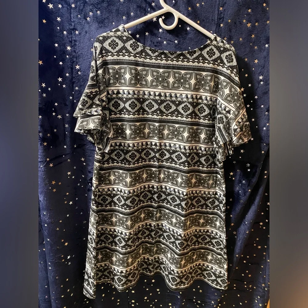 Dress - Picture 2 of 4